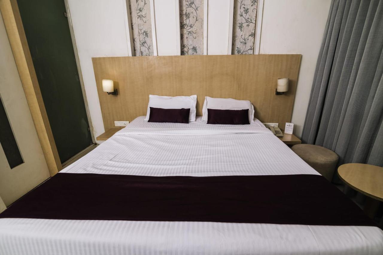 Hotel Monarch Guestline In Midc Rabale, Navi Mumbai Exterior foto