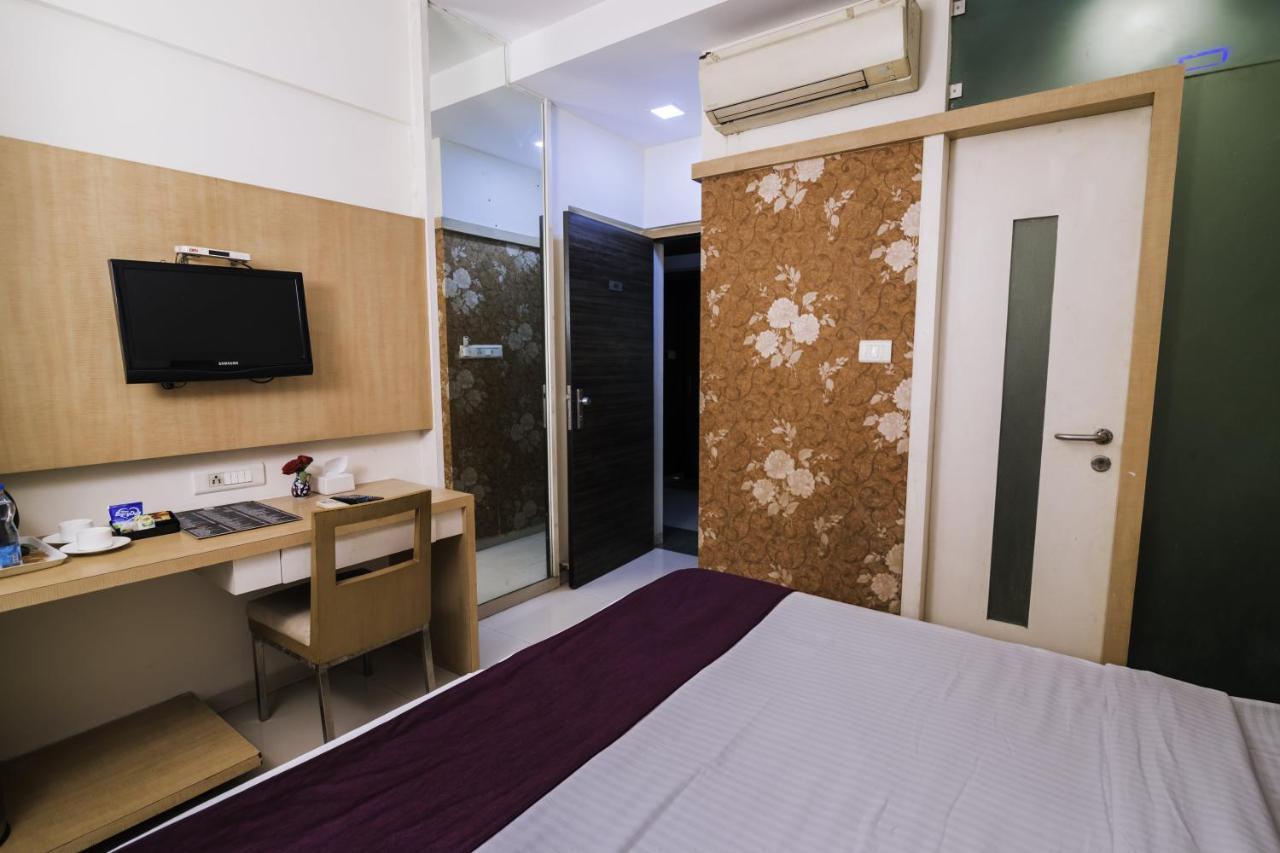 Hotel Monarch Guestline In Midc Rabale, Navi Mumbai Exterior foto